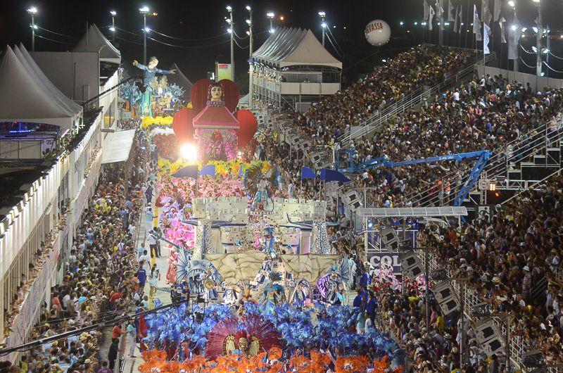 Primeiro casal do Tuiuti tem nova coreógrafa para o Carnaval 2023 - Super  Rádio Tupi