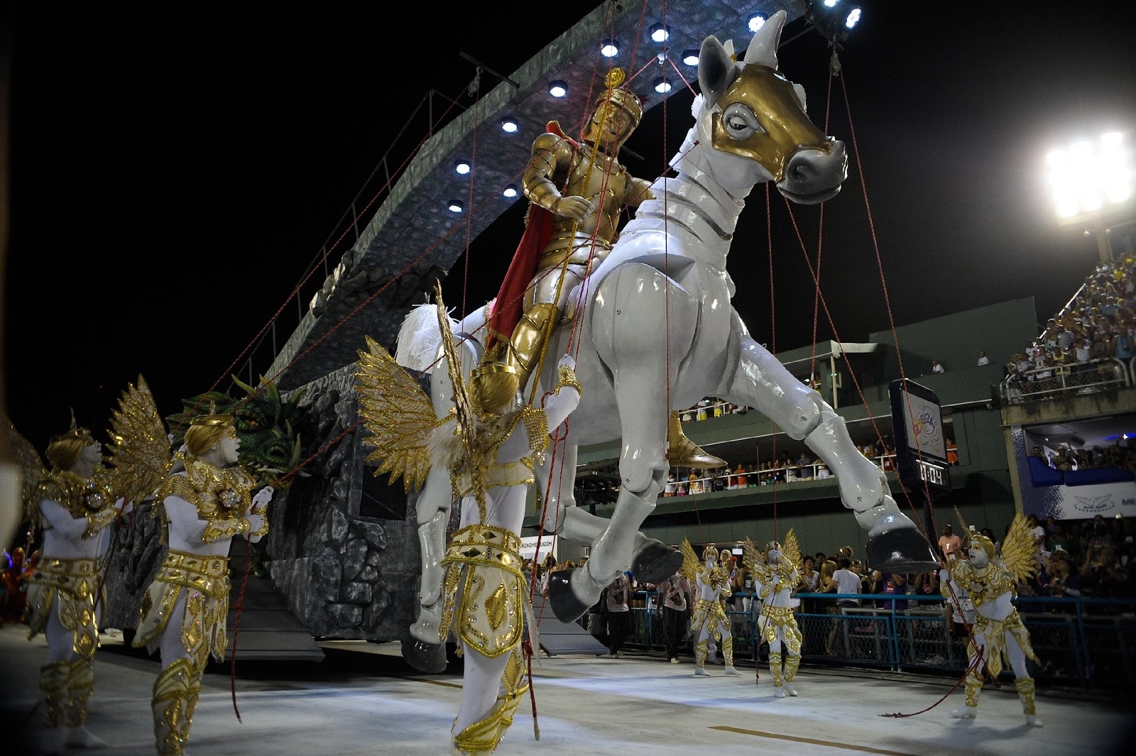 Assistir Carnaval - 'Mais invasão do que descobrimento' é o tema